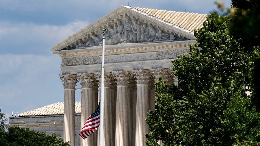 ⚖️ Верховный суд США разрешил МВБ обновить иммиграционную базу к выборам