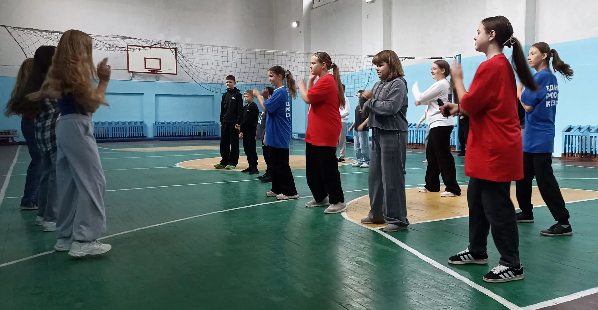 Ребята из среднего звена сегодня приняли участие в танцевальном марафоне.