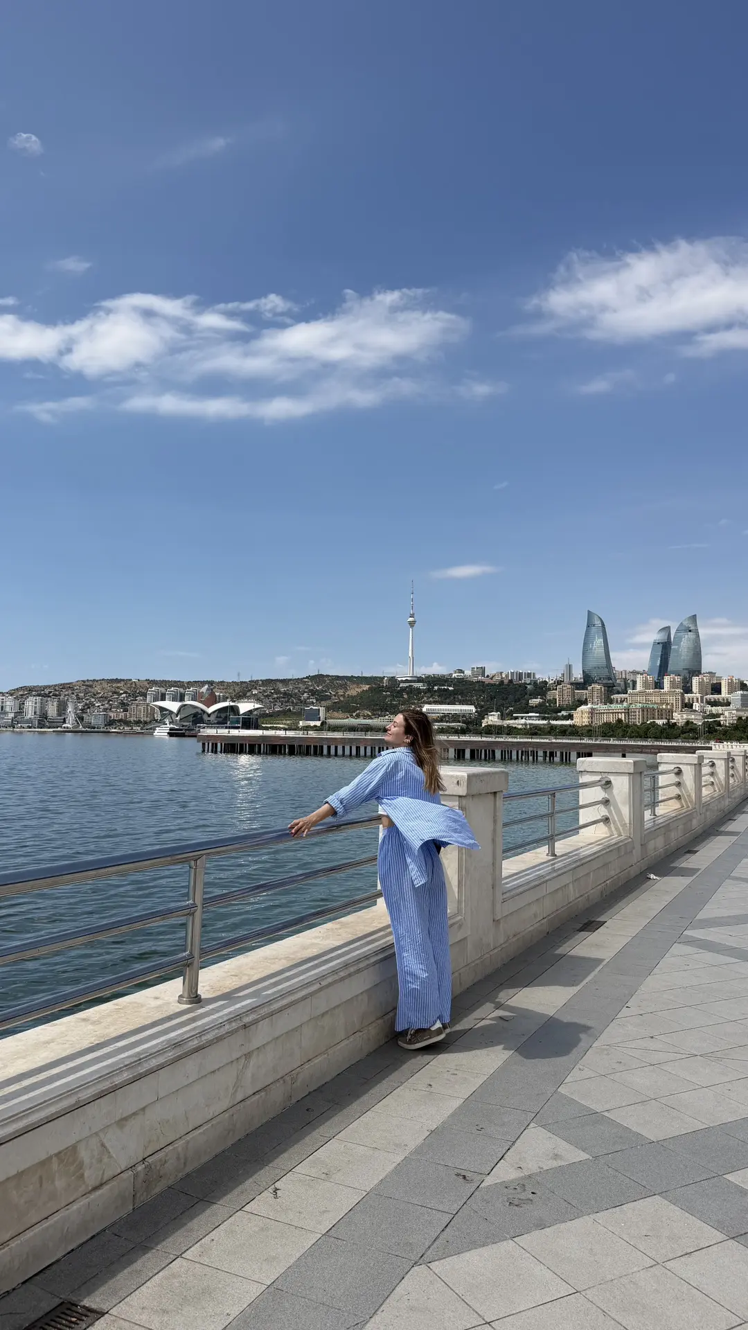Азербайджан - самая чистая страна, в которой я была.

Чисто не только в Баку, но и в маленьких дерев