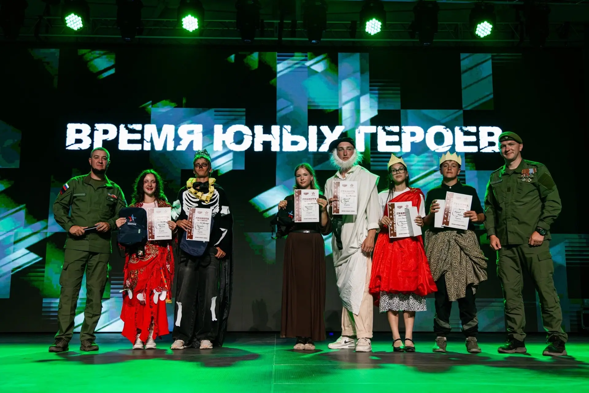 🏆 «Герои Авангарда»: кто стал лучшими участниками всероссийской смены «Время юных геро...