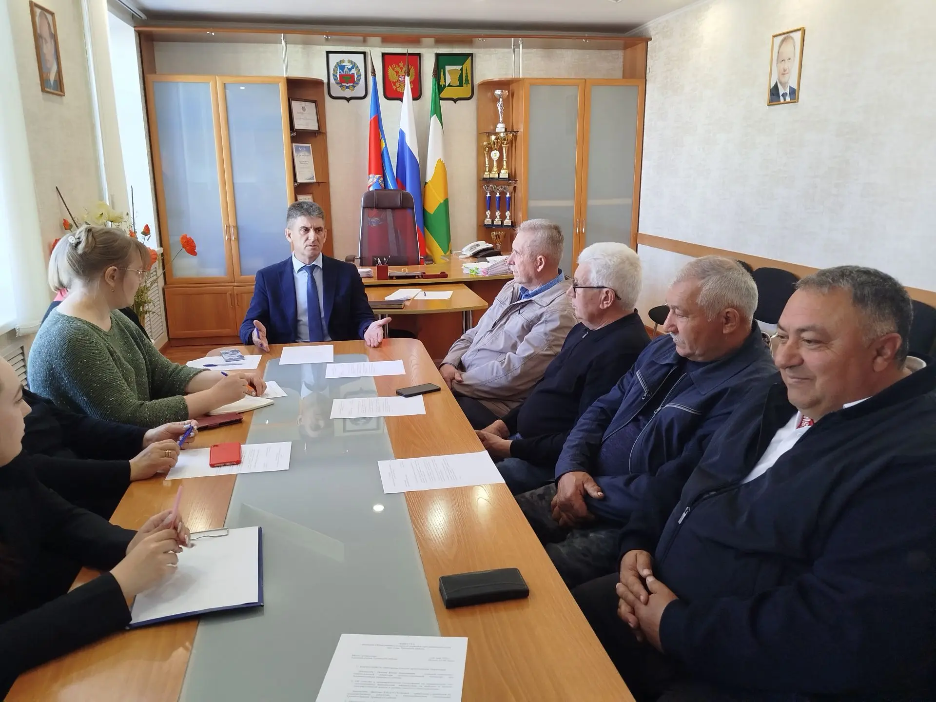 НА ПРОШЛОЙ НЕДЕЛЕ СОСТОЯЛОСЬ СОВЕЩАНИЕ С ПРЕДСТАВИТЕЛЯМИ ОБЩЕСТВЕННОГО СОВЕТА ПО РАЗВИТИЮ ПРЕДПРИНИМ