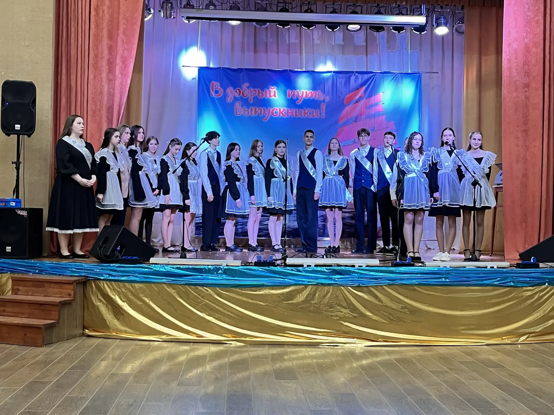 Последний звонок: прощание с детством и встреча с будущим🫶
