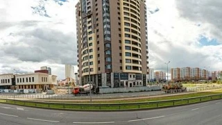 Смотрю на это произведение искусства из 21 этажа.