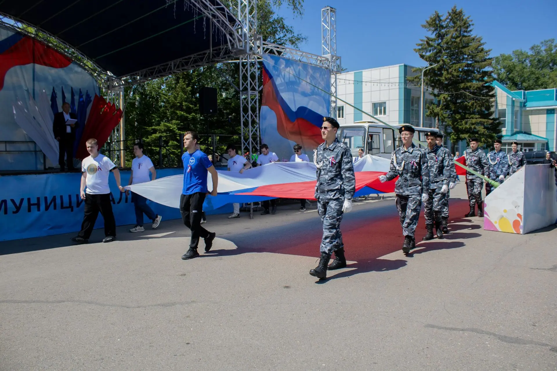 Фоторепортаж с празднования Дня России.