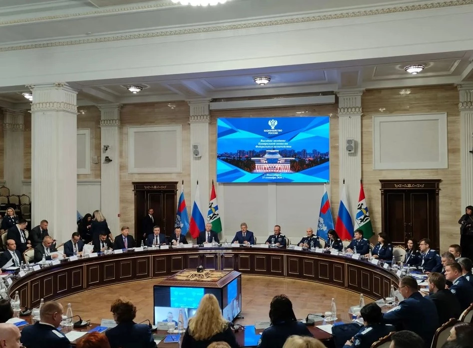 Сегодня руководитель УФК по Новгородской области В.Ю. Смирнов в Правительстве Новосибир...