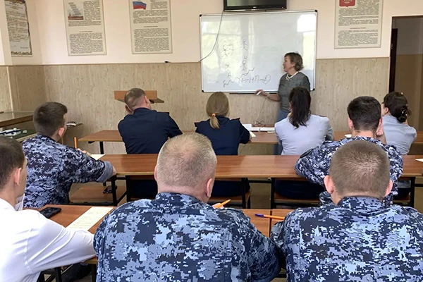 В целях укрепления морально-психологического климата в коллективе и поддержания эмоцион...