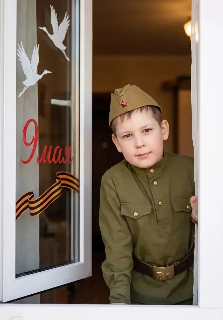 Наш воспитанник Попов Демьян- участник акции " Окна Победы "