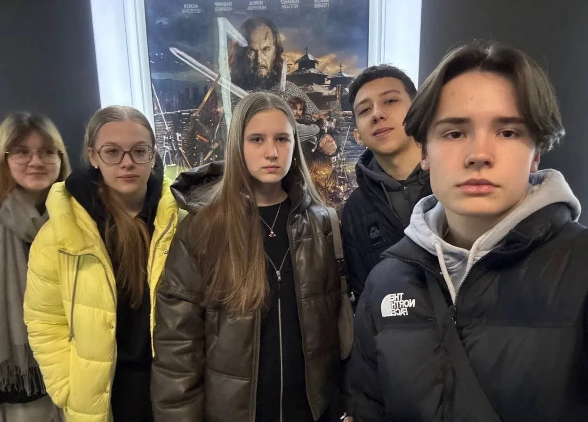 6 дней до приказа!

За время учебы наши выпускники создали такую добрую традицию - вместе ходить в к