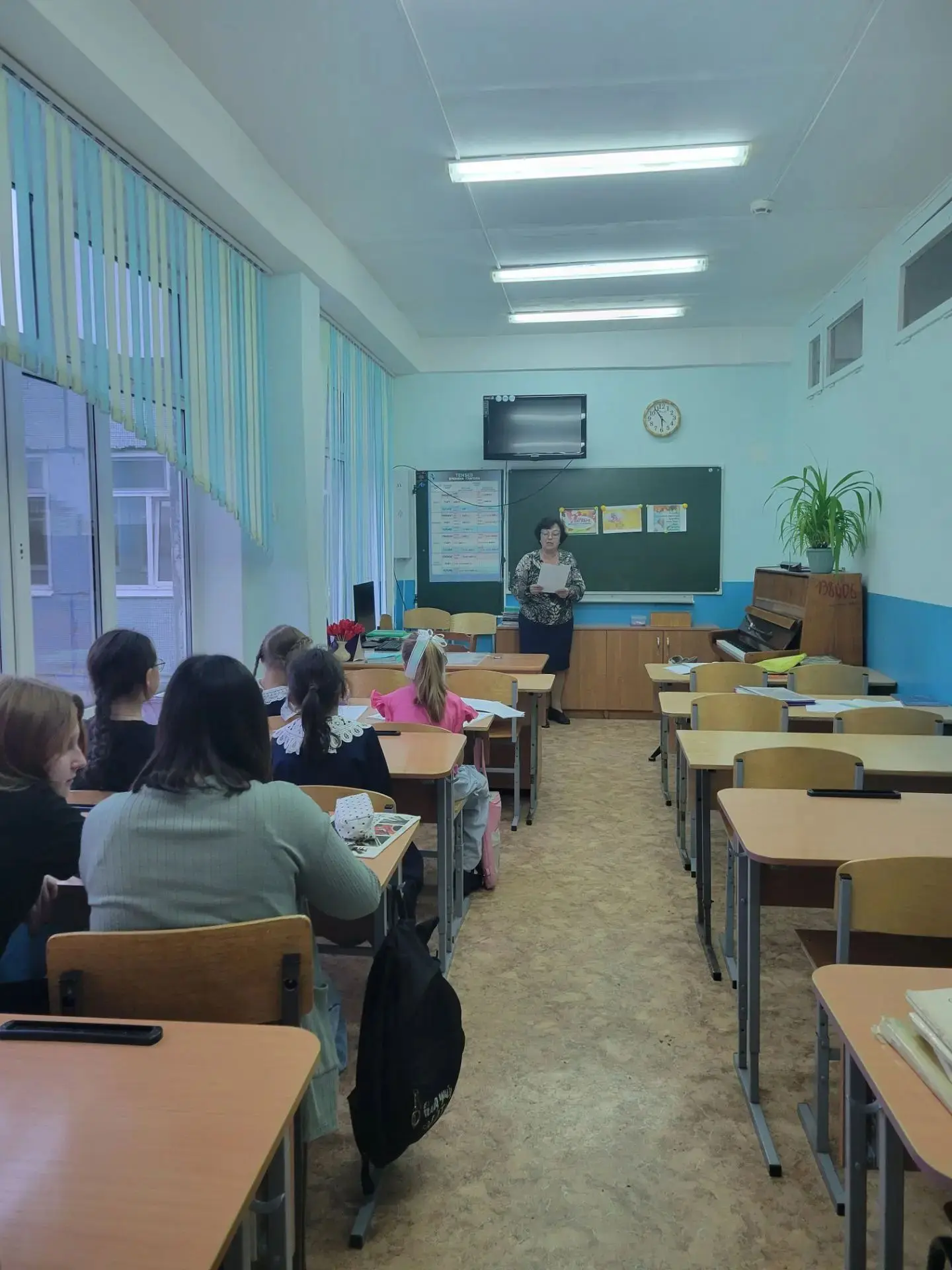 📅 1 октября в ДШИ №13 (на базе гимназии №34) прошел классный час, посвященный Дню музы...