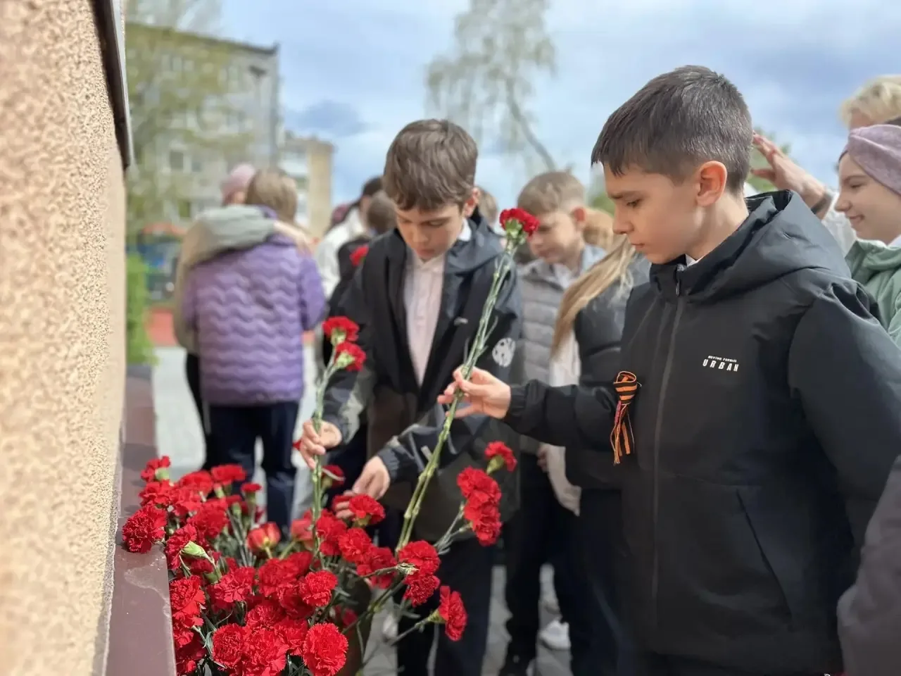 🕊️ В преддверии Дня Победы, 8 мая для обучающихся 4-х классов Урок памяти провела учитель и выпускни