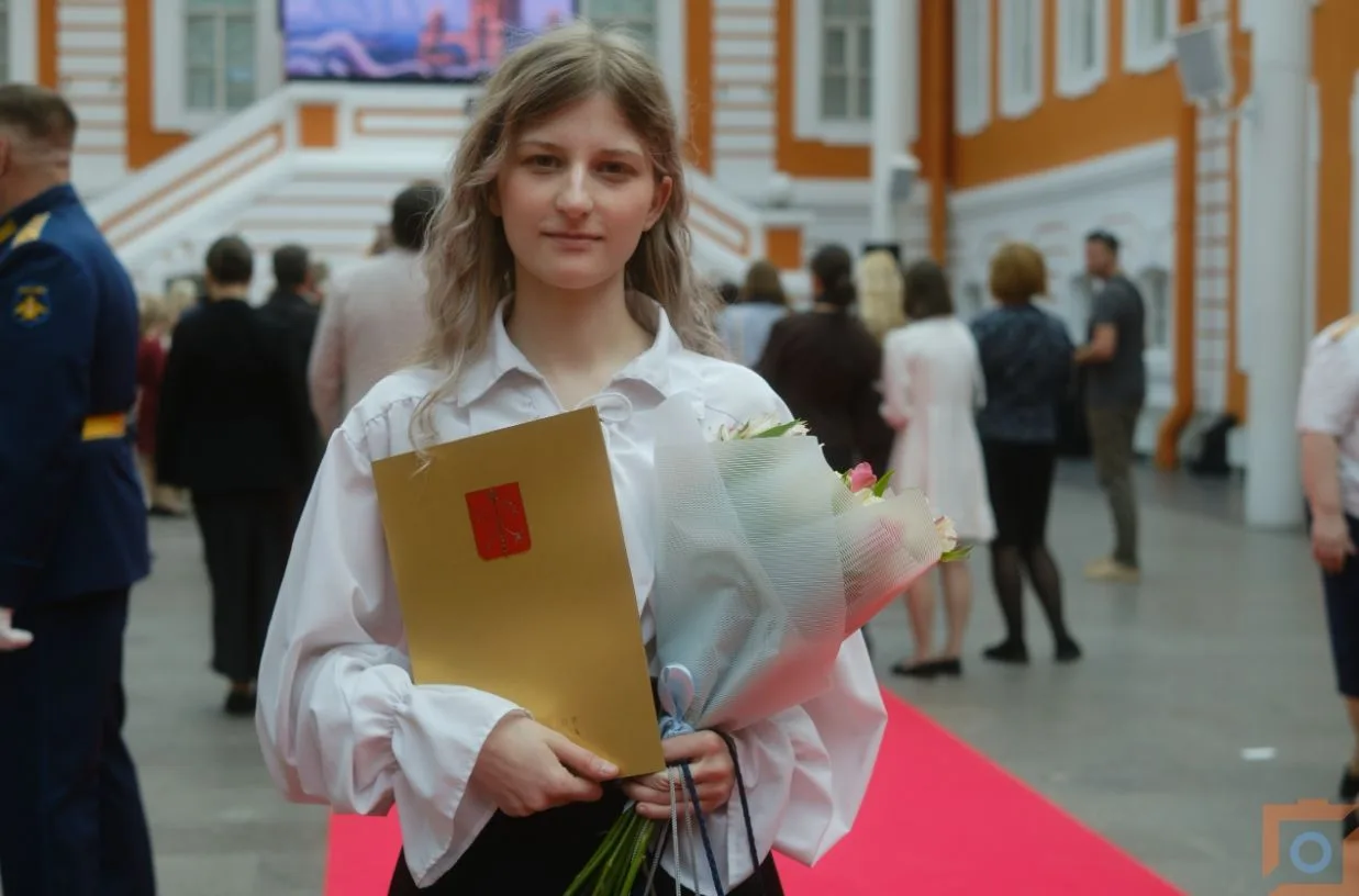 👏🏻 Студентка Алина Попова стала лучшей выпускницей университета