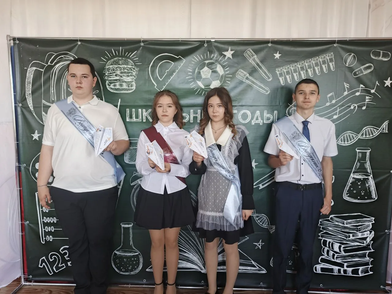 ✈ Самолетики будущего: добрые пожелания от первоклашек!