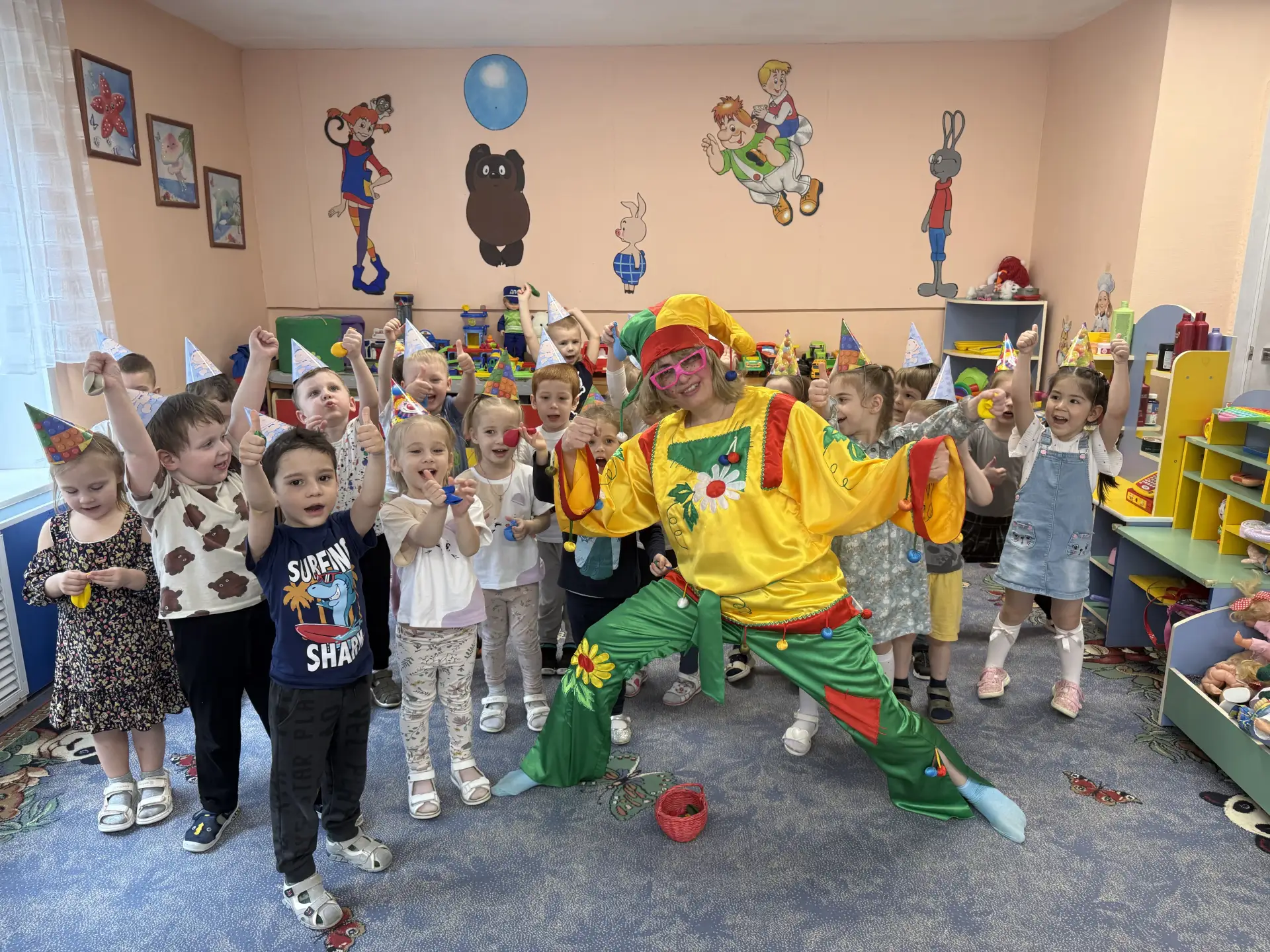 Каникулы? Не слышали! 🤣  📣 Пока в школьных зданиях было непривычно тихо и спокойно, в дошкольном отд