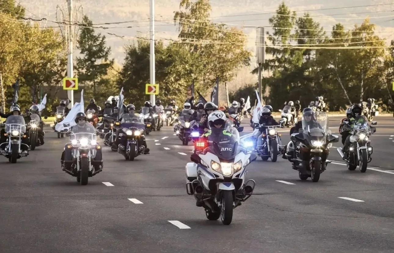 1️⃣5️⃣ июня – Всемирный день мотоциклиста 🏍️

Мотоцикл - популярное средство передвижения благодаря