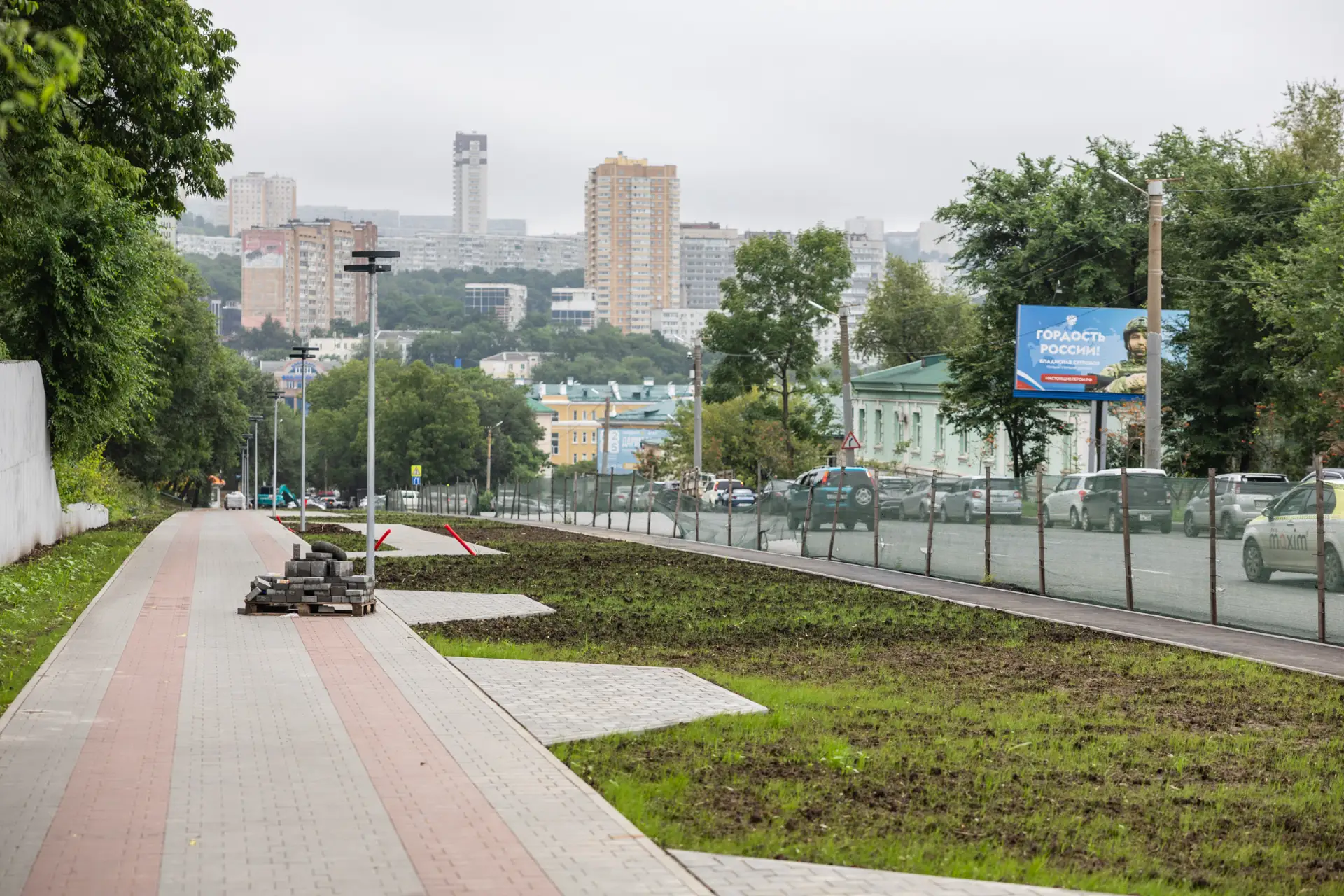 ✅Скамейки вдоль новой аллеи на Ивановской установят этой осенью
