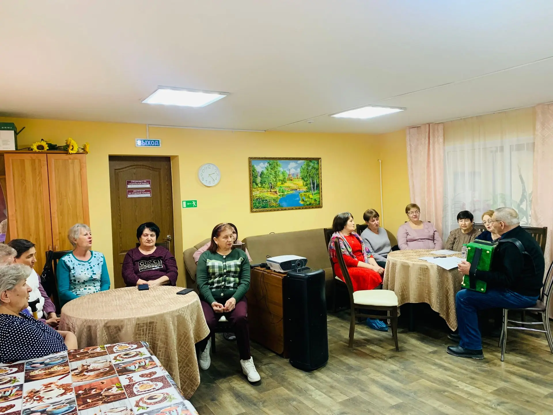 ☕Сегодня в Центре социального обслуживания царила атмосфера теплой ностальгии и душевно...