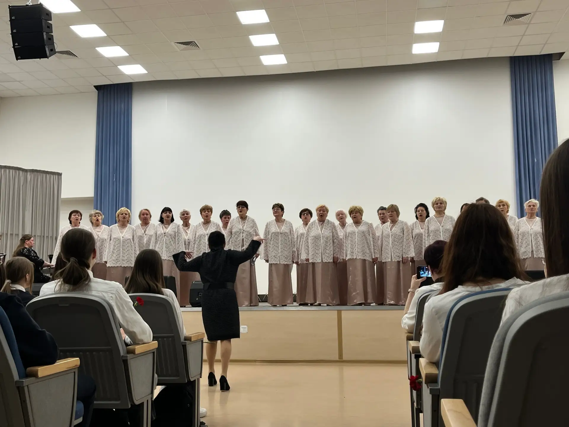 Вчера в #Родной36 в актовом зале выступил Хор ветеранов  Праздничный концерт был приурочен к 82-й го