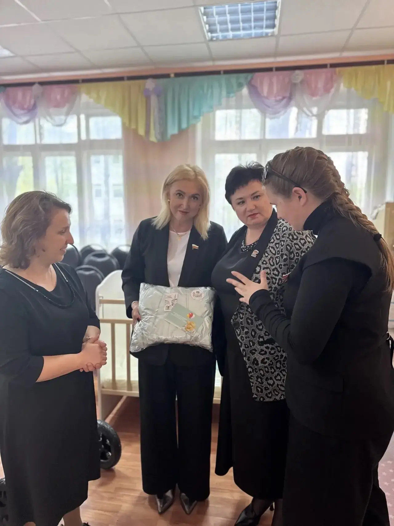 Выступила перед депутатами областной Думы, рассказав о проекте «Мобильный сенатор», в р...