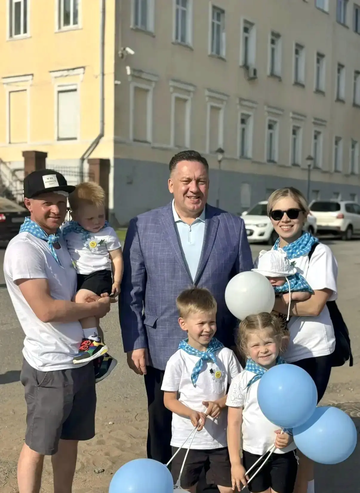 Вчера, 8 июля, Ижевск присоединился к празднованию Дня семьи, любви и верности.

По улицам города пр