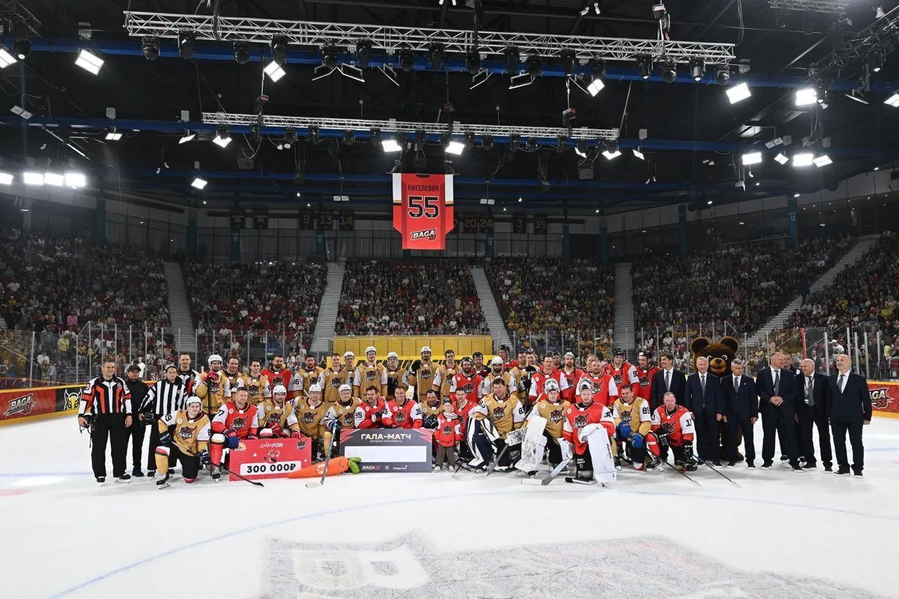 🏒 Игроки, тренеры и легенды нашего клуба приняли участие в Гала-матче в Череповце. 

На матч, посвя