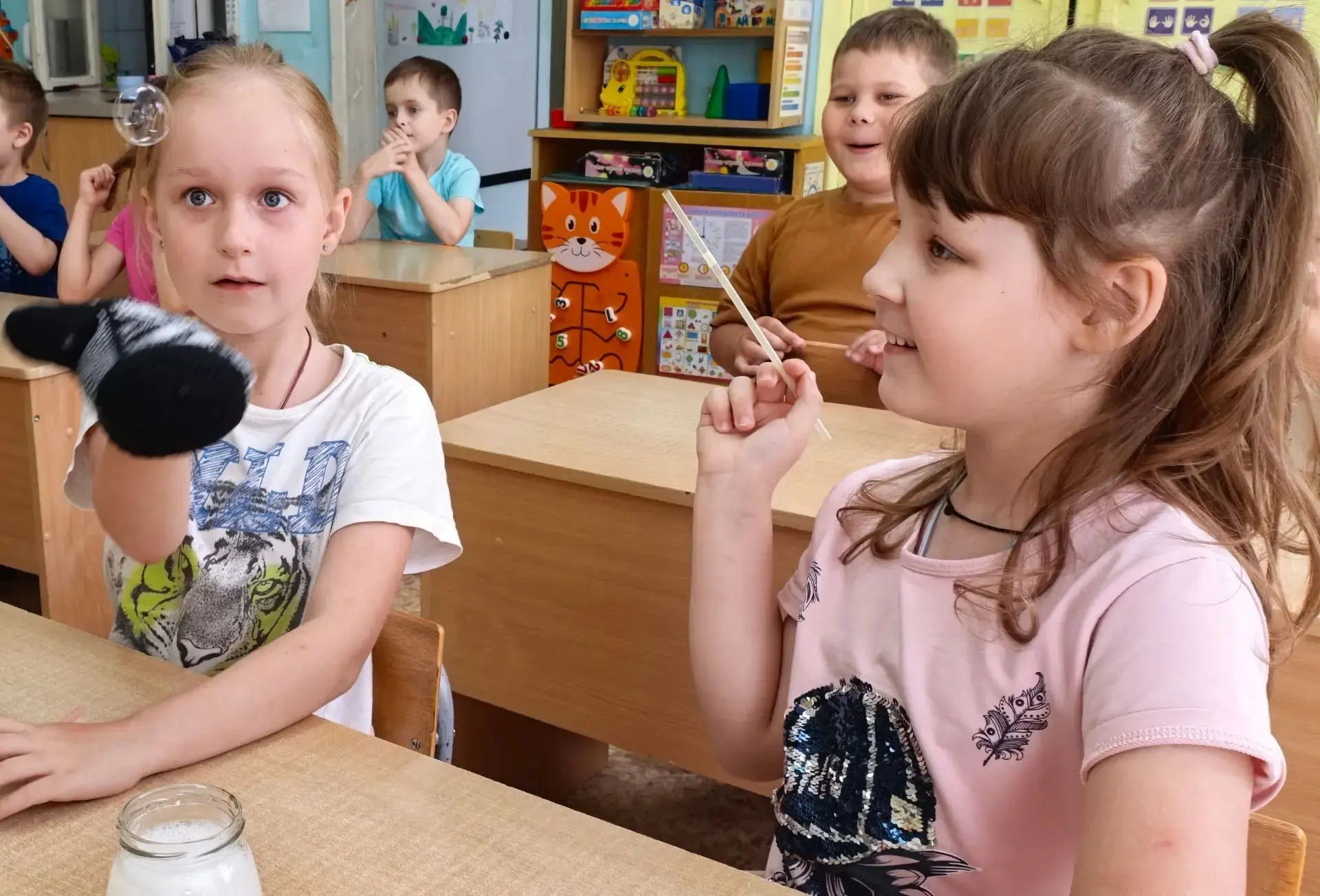 День мыльных пузырей в детском саду — это отличный способ подарить детям радость, разви...