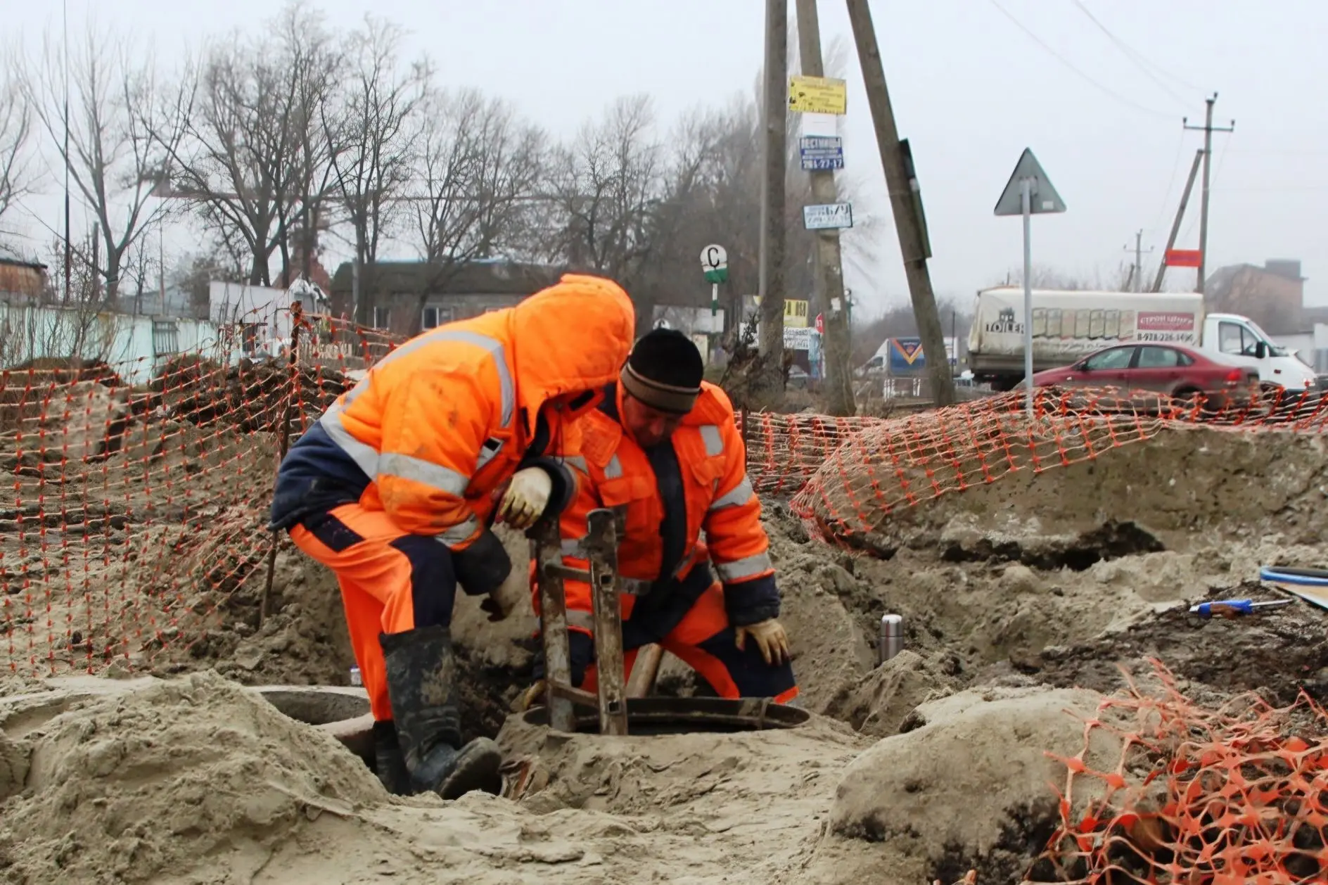 Сегодня бригады Ростовводоканала работают в нескольких районах города, устраняя повреждения на водоп