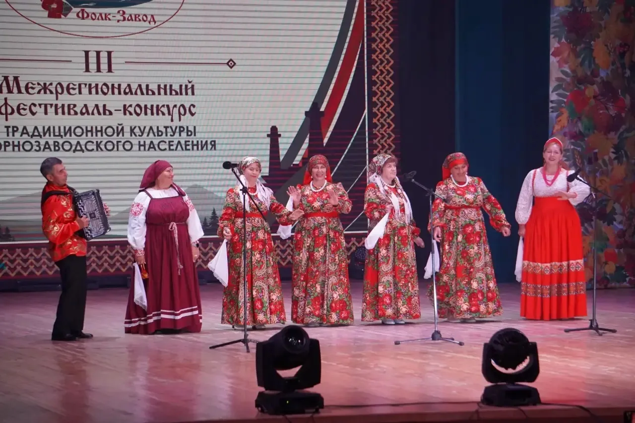 В Благовещенске прошёл фестиваль «Фолк-завод». Наш коллектив «Славянский хоровод» приве...