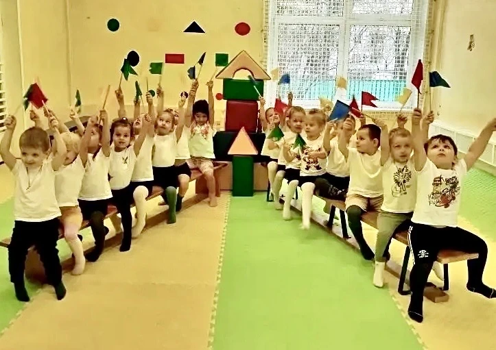 ☝️ Продолжение предыдущего поста.  Ещё немного фото из дошкольных отделений накануне Дня космонавтик