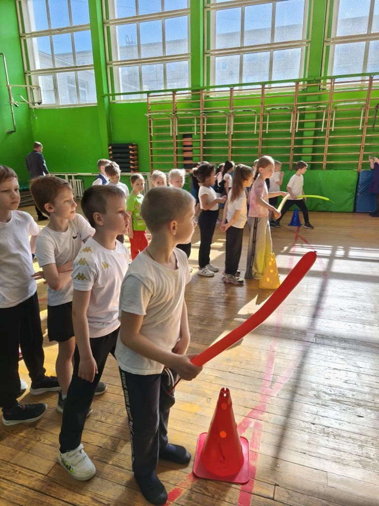 🌟🏅 Соревнования, посвященные Дню Победы в ГБОУ Школа 118! 🏅🌟  Сегодня в нашей школе царила атмосфера