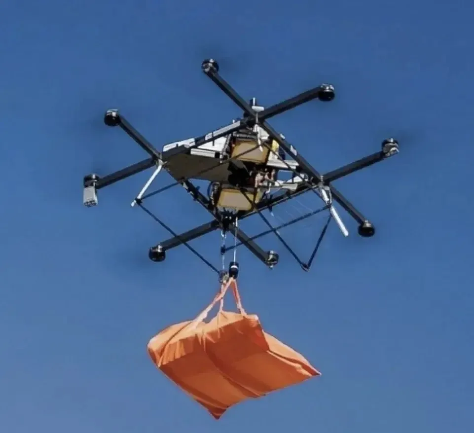 Пицца приедет, пока кипит чайник: Flytrex и Little Caesars запустили доставку пиццы дронами

Несмотр