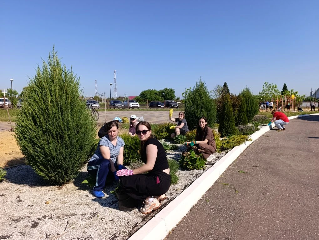 В пятницу, 22 мая, в Татановской школе прошёл общешкольный субботник. 🧹🍃  На календаре — май, а это 