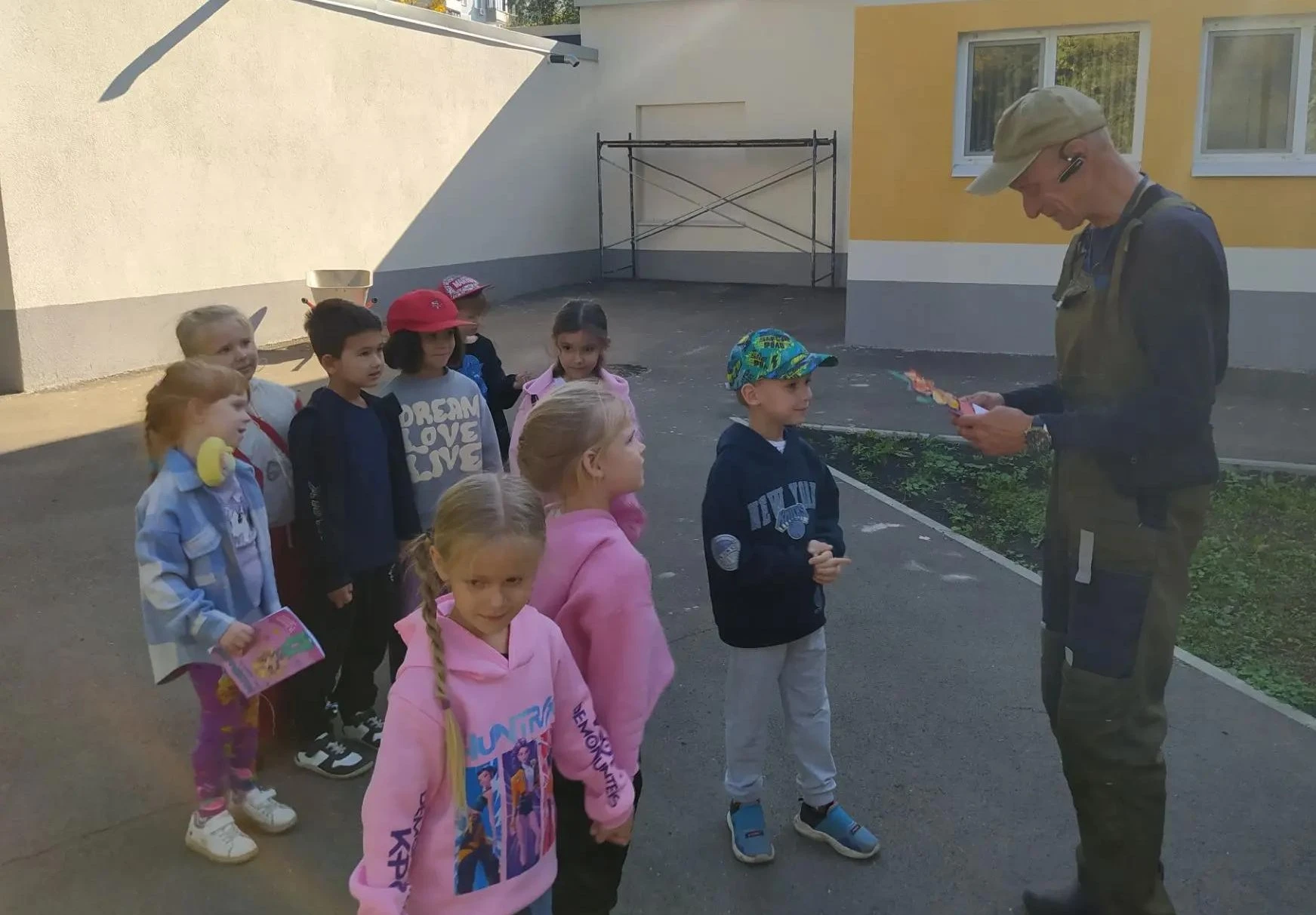 Поздравительные открытки своими руками ко дню дошкольного работника.