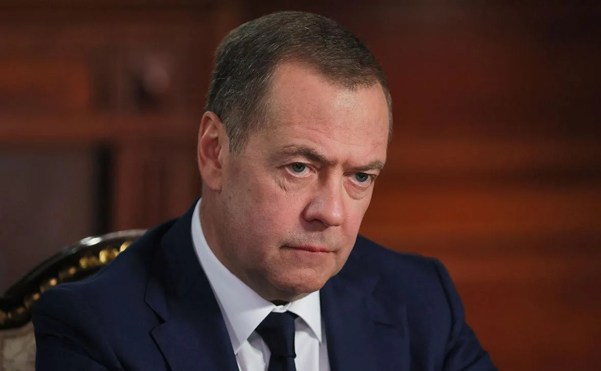 Медведев призвал отбирать активы иностранных компаний.