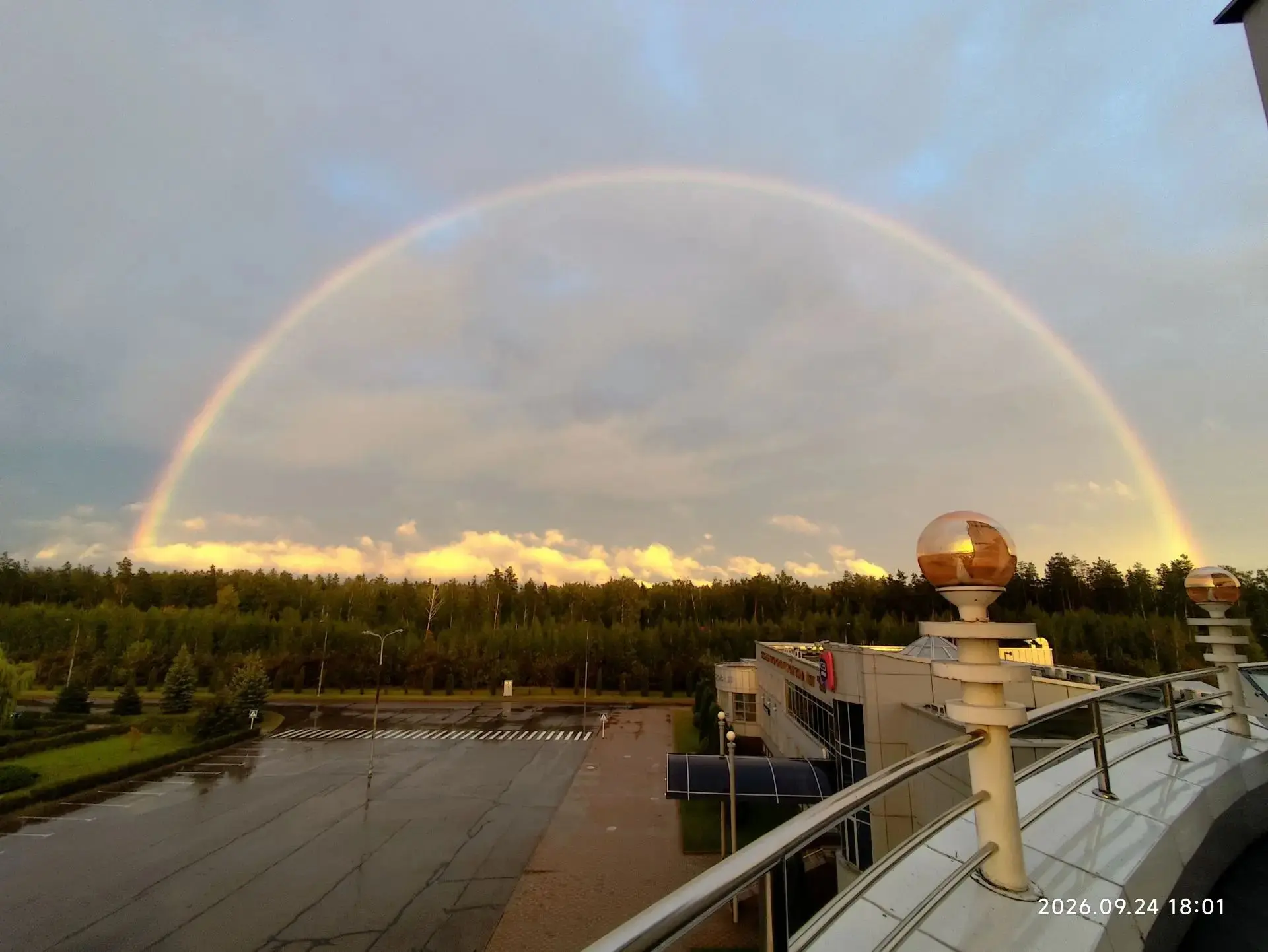 🌧️☀️ Чистое небо и яркую радугу оставил этим вечером дождь на нашей Грязинской площадке!