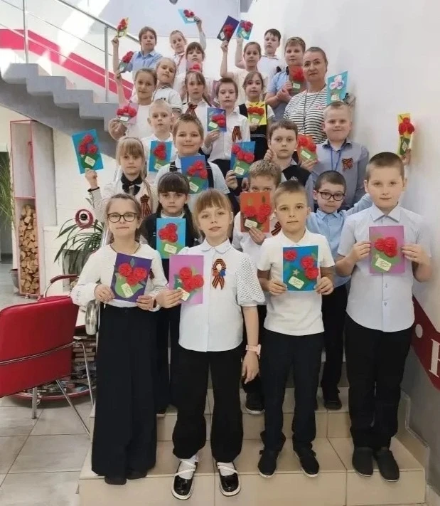 🏤📚УЧАЩИЕСЯ ШКОЛЫ ПОСЕТИЛИ БИБЛИОТЕКУ – ФИЛИАЛ №7📚🏤  6 мая 2026 года, в преддверии празднования Дня П