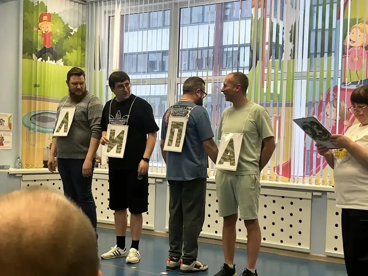 Папа, дедушка и я — мы спортивная семья! 🏆  В преддверии 23 февраля в нашем детском саду прошли не п