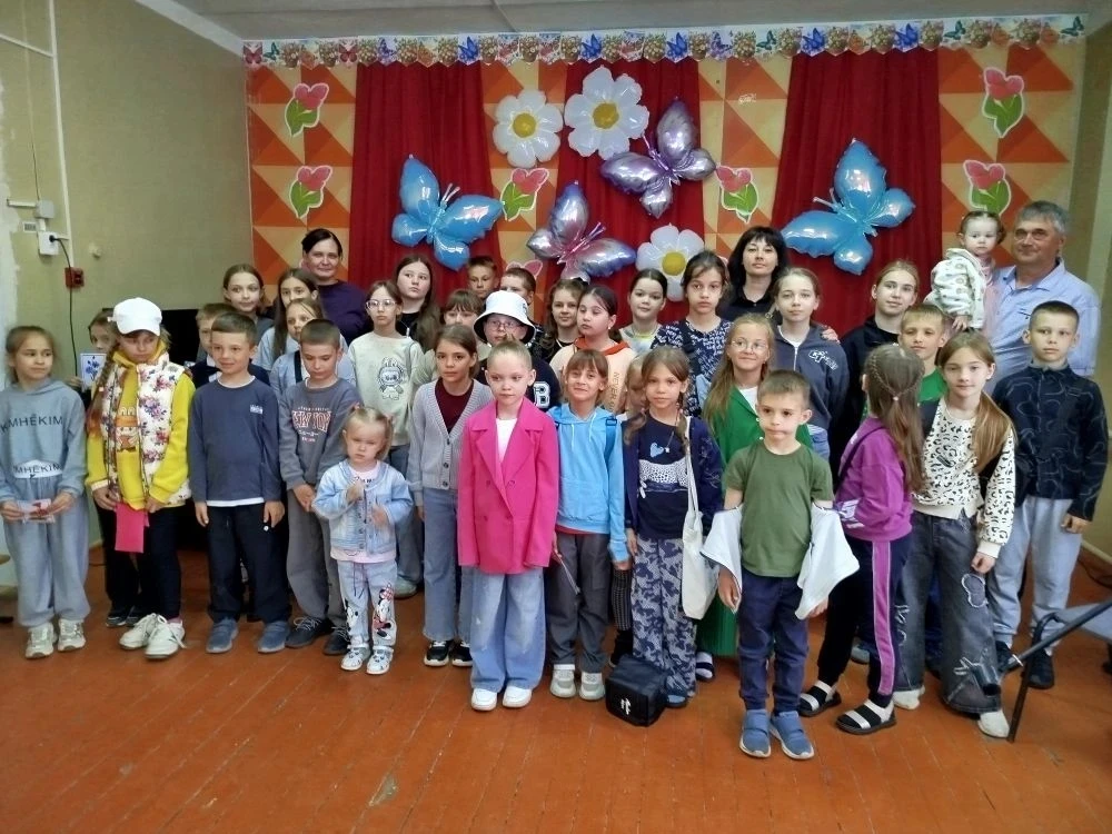 Сегодня для детей из пришкольного лагеря «Веселые ребята» распахнула свои двери детская...