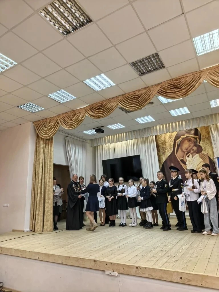 Сегодня в Арском на очном конкурсе чтецов "Живое слово" Полина Винокурова,ученица 7 А класса заняла 