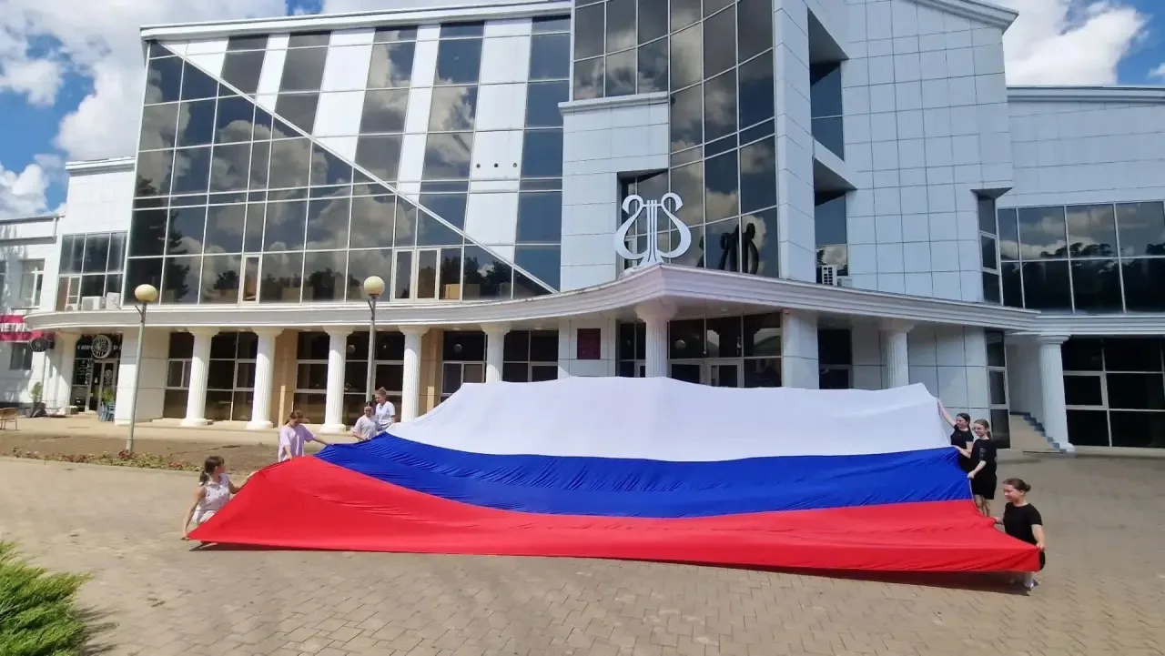 21 августа, в преддверии Дня Государственного флага Российской Федерации, на хореографи...