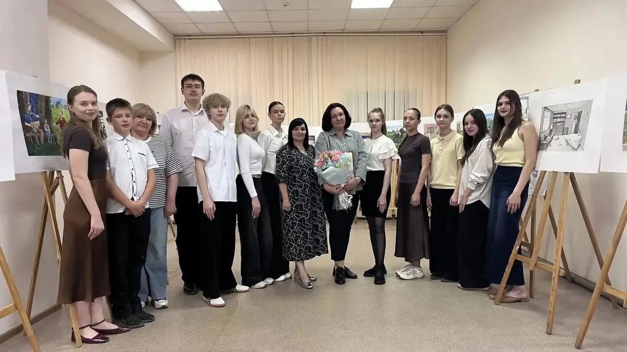 В Краснокутской детской художественной школе прошла итоговая аттестация учащихся выпуск...