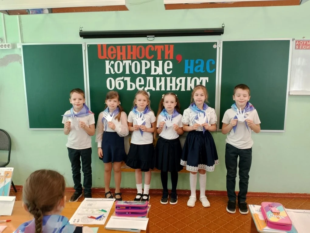 🇷🇺PАЗГОВОРЫ О ВАЖНОМ🇷🇺  11 учебная неделя III триместра в нашей школе началась традиционно:  ❗️Линей