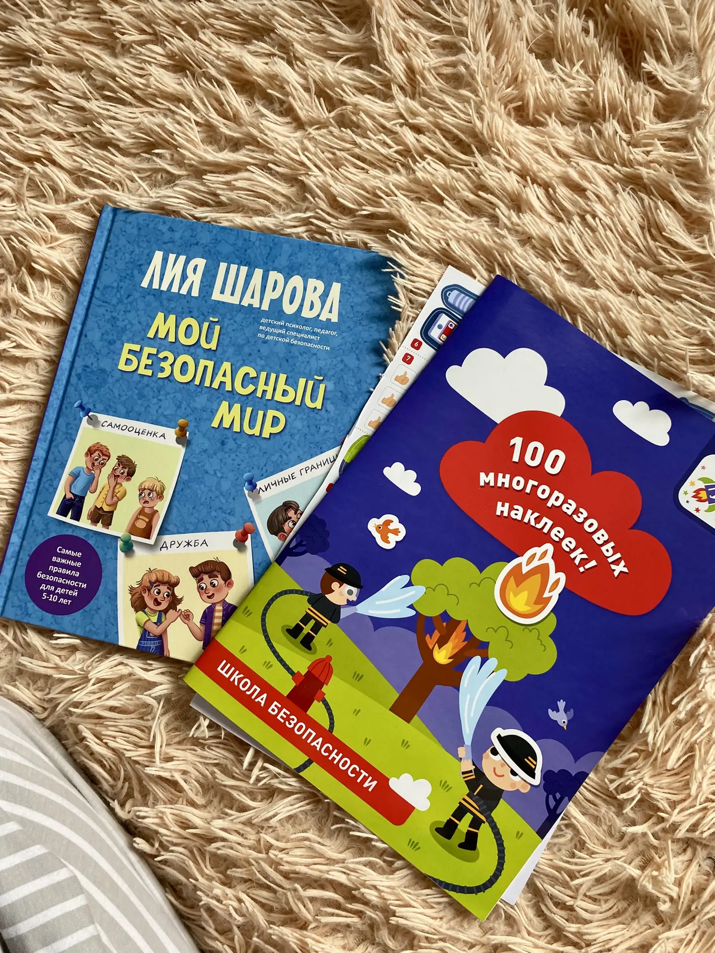 На днях в парке мы с Василисой встретили мальчика в слезах.

Оказалось, что он потерялся. Возраст 5 