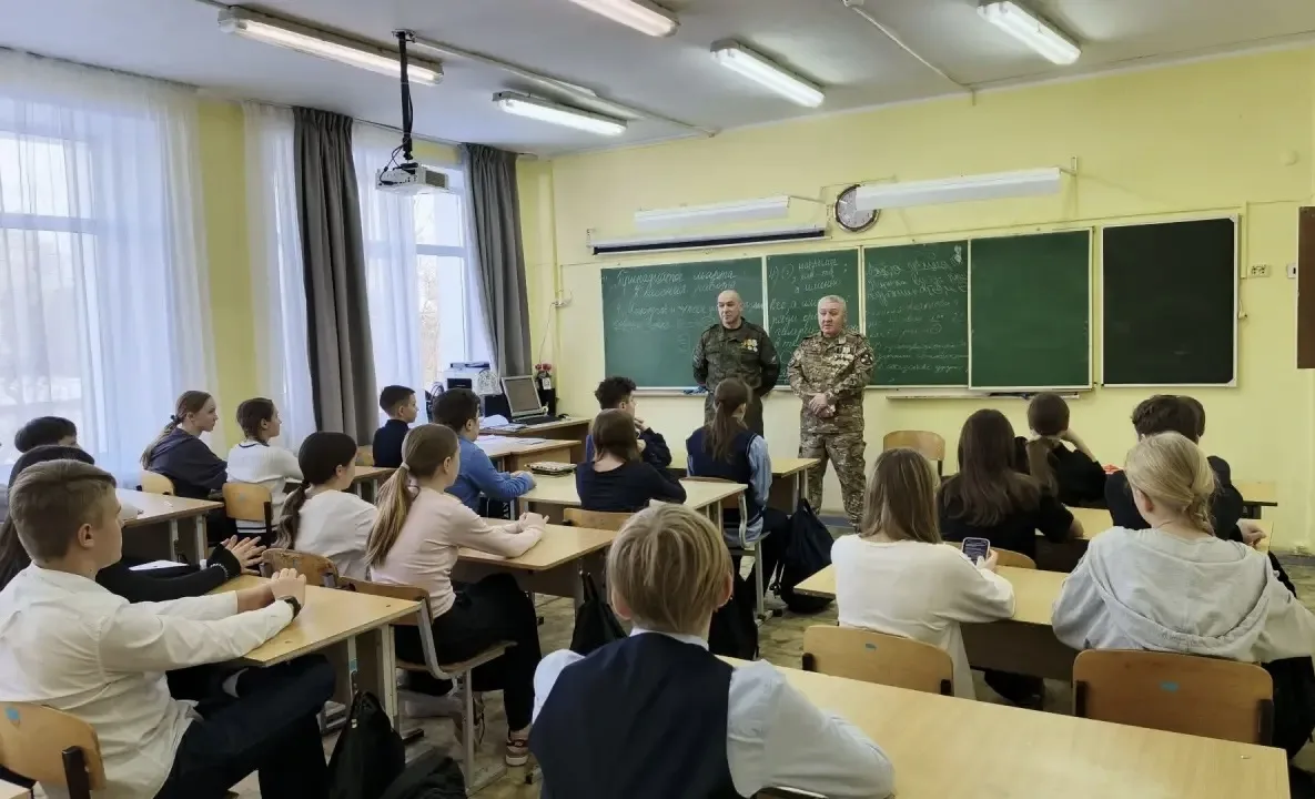 Патриотические мероприятия 🎖️  В пятницу в стенах Лицея прошел Урок Мужества с героями нашего времен