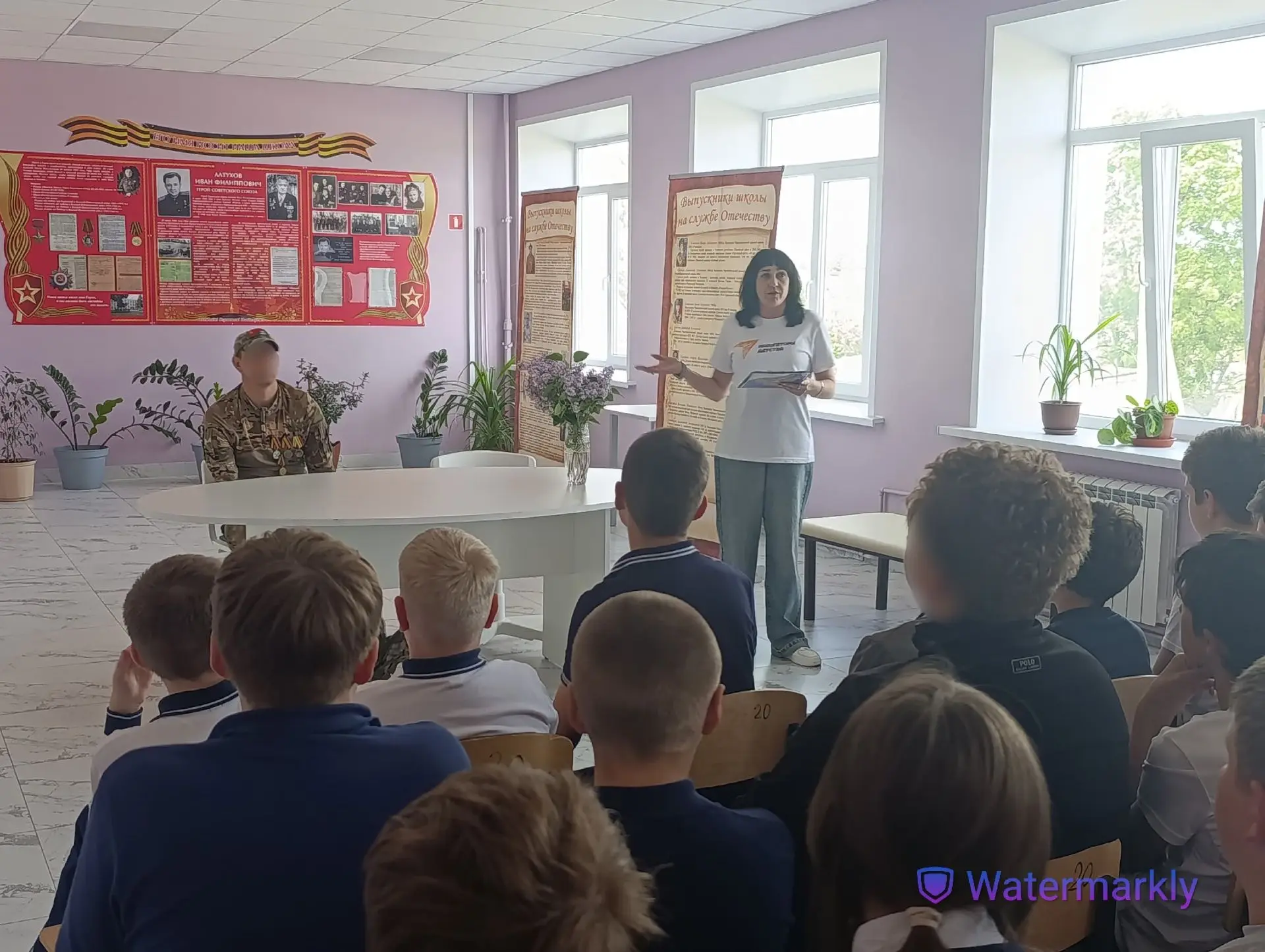 ✨ВСТРЕЧА С УЧАСТНИКОМ СВО🎖
✅19 мая в нашем учреждении царила особая атмосфера - в школу приехал вып