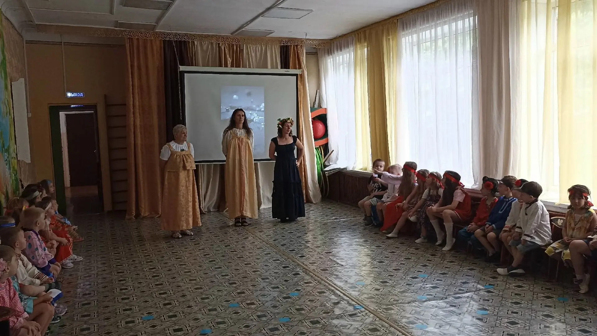 В дошкольном отделении День Ивана Купала  - весёлый фольклорный праздник. В поисках цветка папоротни