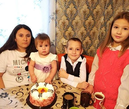 Уважаемые друзья!  Примите самые искренние поздравления с тёплым семейным праздником — Международным