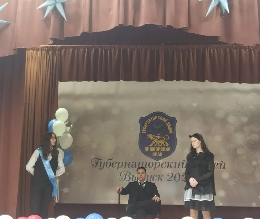 🎓 В Губернаторском лицее прозвенел Последний звонок!  Сегодня для 46 одиннадцатиклассников прозвучал