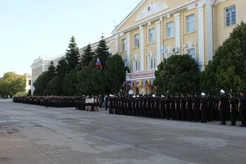 Добрый день ! 
Есть возможность поступить в ЧВВМУ им.П.С.Нахимова в этом году.
Приглашаются в первую