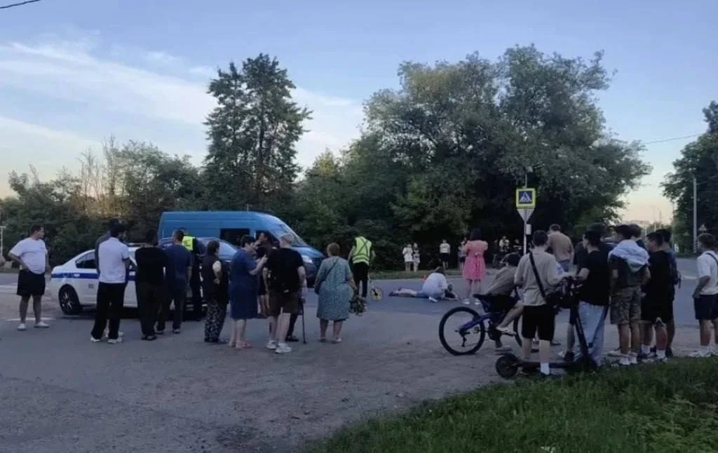 Пьяный экс-глава Тарусы сбил женщину на пешеходном переходе.