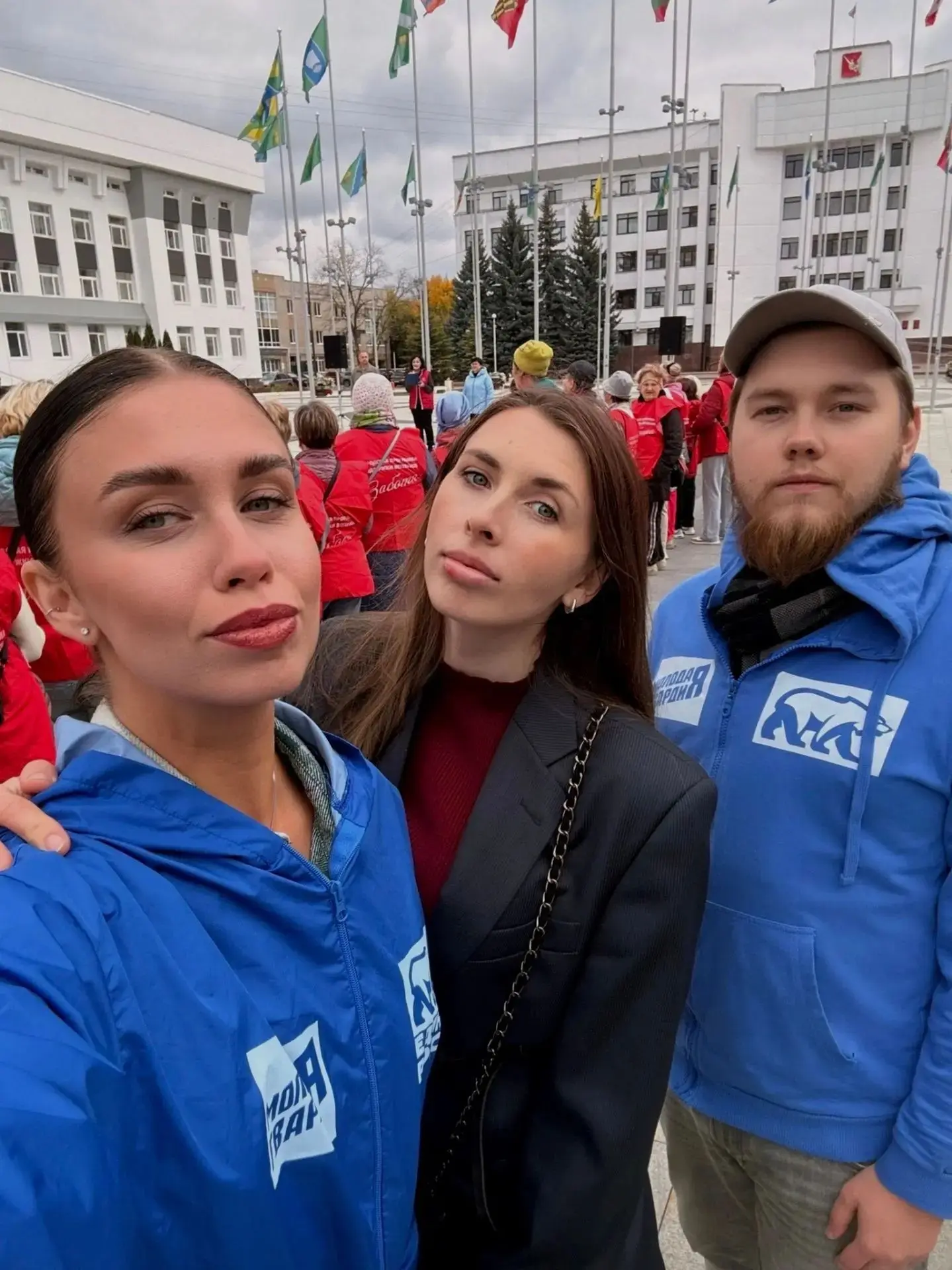 Когда поколения встречаются, то получается интересно. И даже немного шумно! 😄